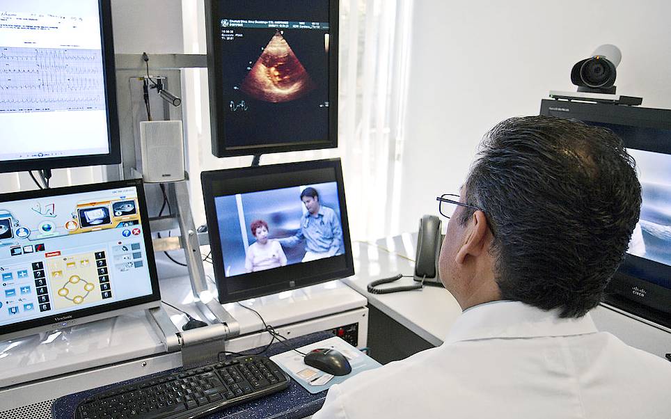 Consultant offering telemedicine